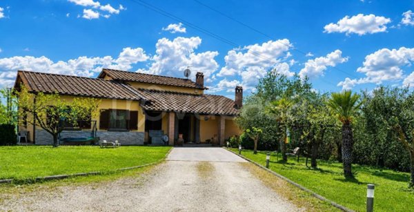 casa indipendente in vendita a Castiglione in Teverina