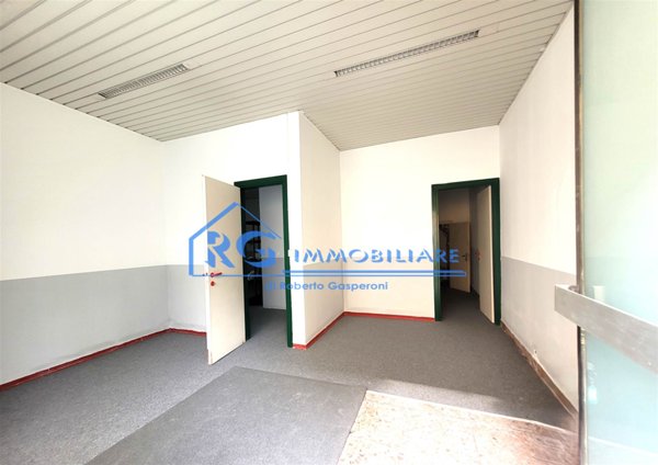 locale commerciale in vendita a Castiglione in Teverina