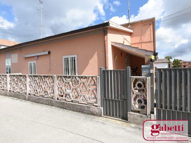 casa indipendente in vendita a Civita Castellana in zona Sassacci