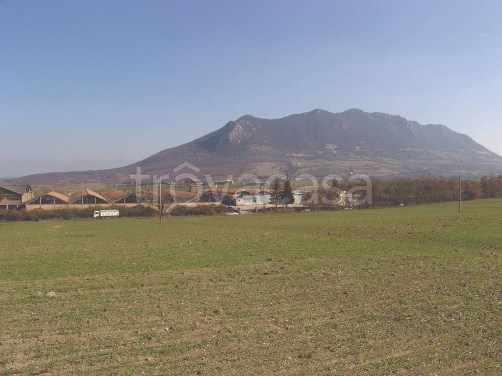 locale di sgombero in vendita a Civita Castellana