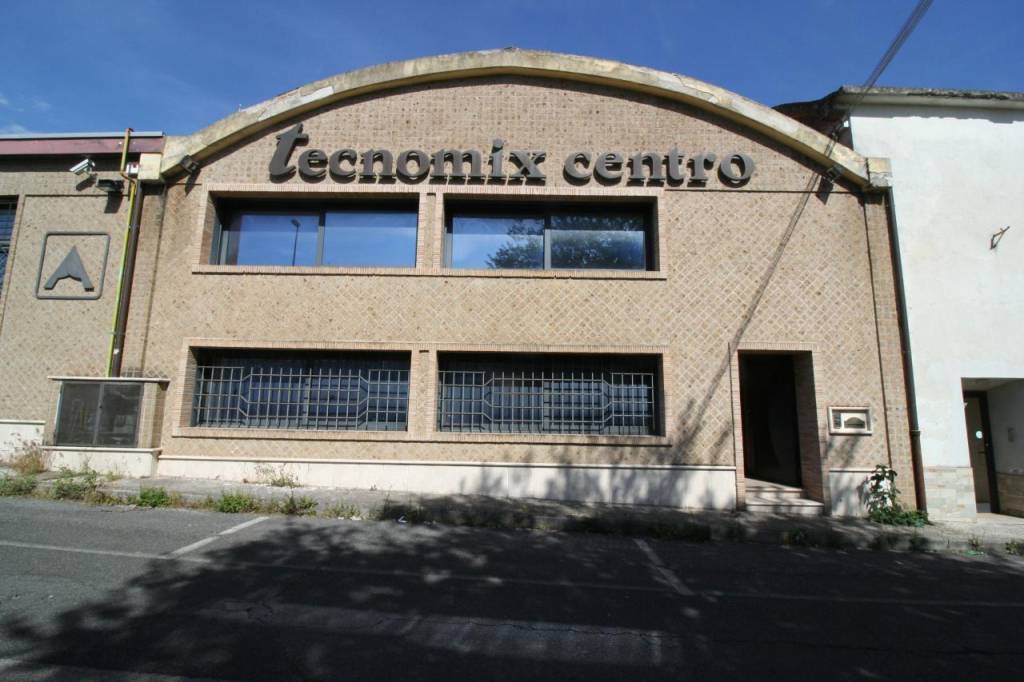 locale commerciale in vendita a Civita Castellana