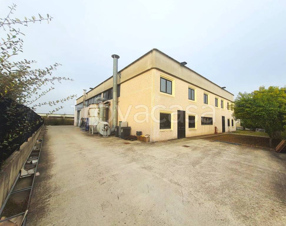 locale commerciale in vendita a Civita Castellana