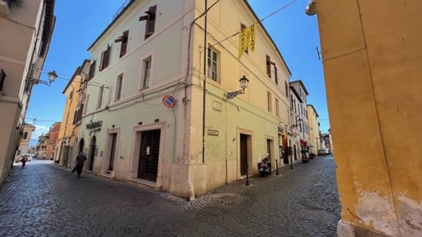 locale commerciale in vendita a Civita Castellana