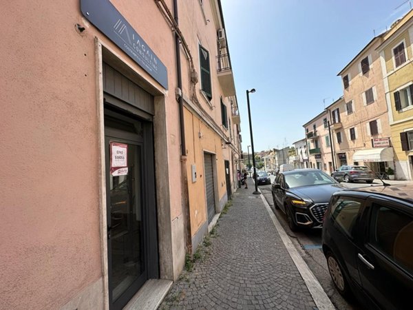 locale commerciale in vendita a Civita Castellana