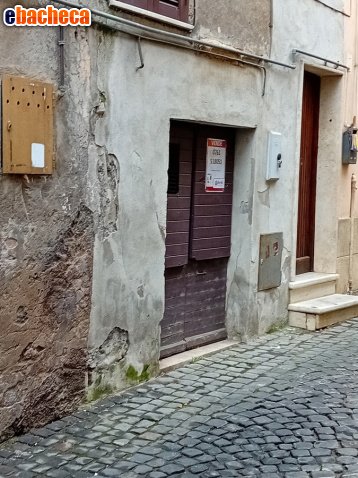 locale di sgombero in vendita a Civita Castellana