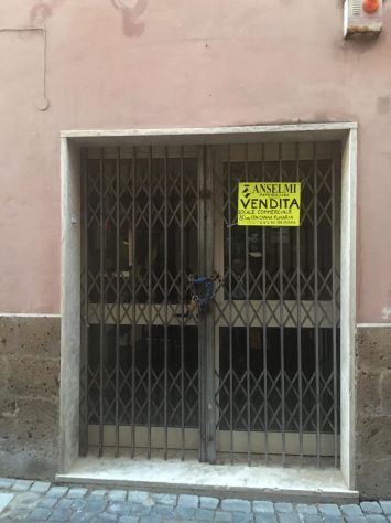 locale commerciale in vendita a Civita Castellana