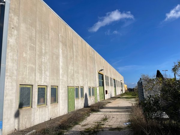 capannone in vendita a Civita Castellana