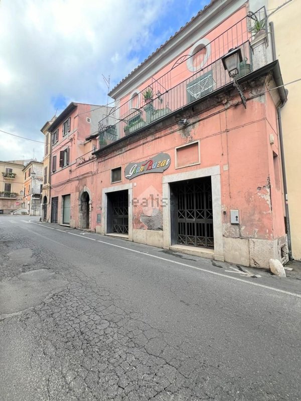 locale commerciale in vendita a Civita Castellana