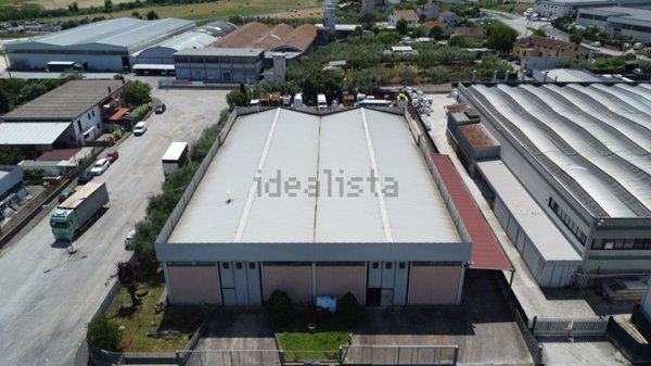 capannone in vendita a Civita Castellana in zona Sassacci