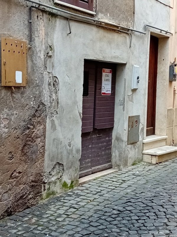 locale di sgombero in vendita a Civita Castellana