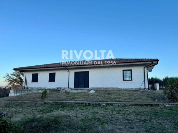 casa indipendente in vendita a Civita Castellana