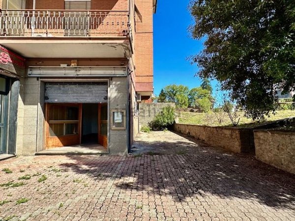 locale commerciale in vendita a Civita Castellana