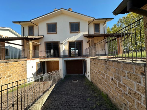 casa indipendente in vendita a Civita Castellana