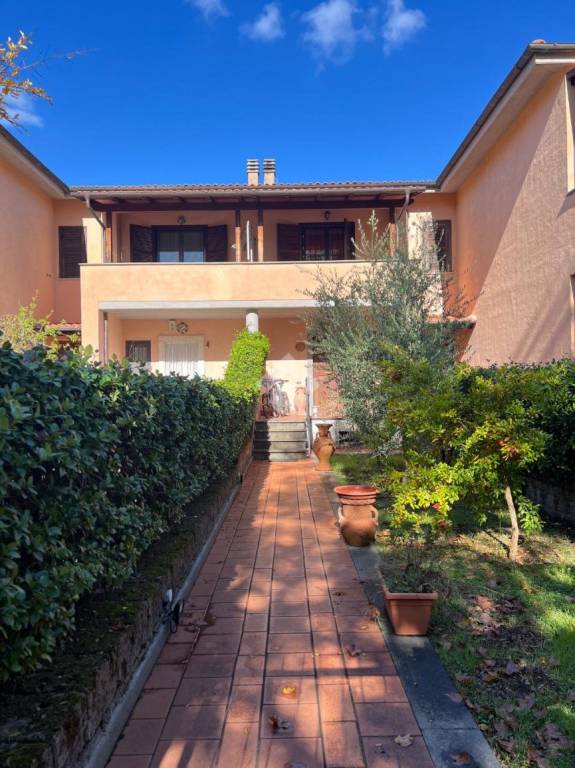 casa indipendente in vendita a Civita Castellana