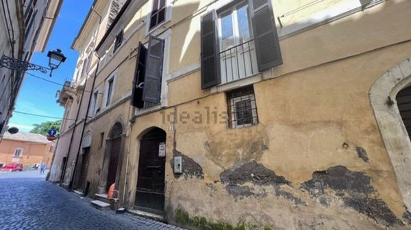 locale di sgombero in vendita a Civita Castellana