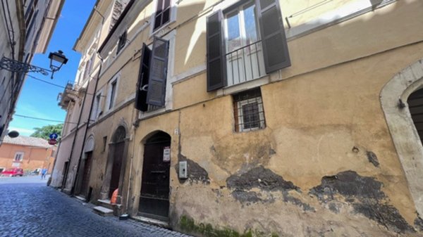 locale di sgombero in vendita a Civita Castellana