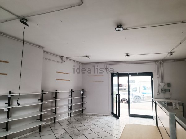 locale di sgombero in vendita a Civita Castellana