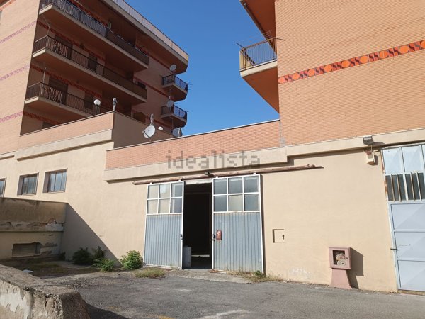 locale di sgombero in vendita a Civita Castellana