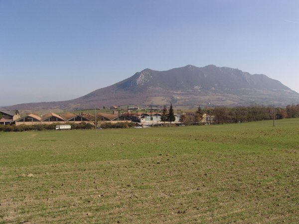 locale di sgombero in vendita a Civita Castellana