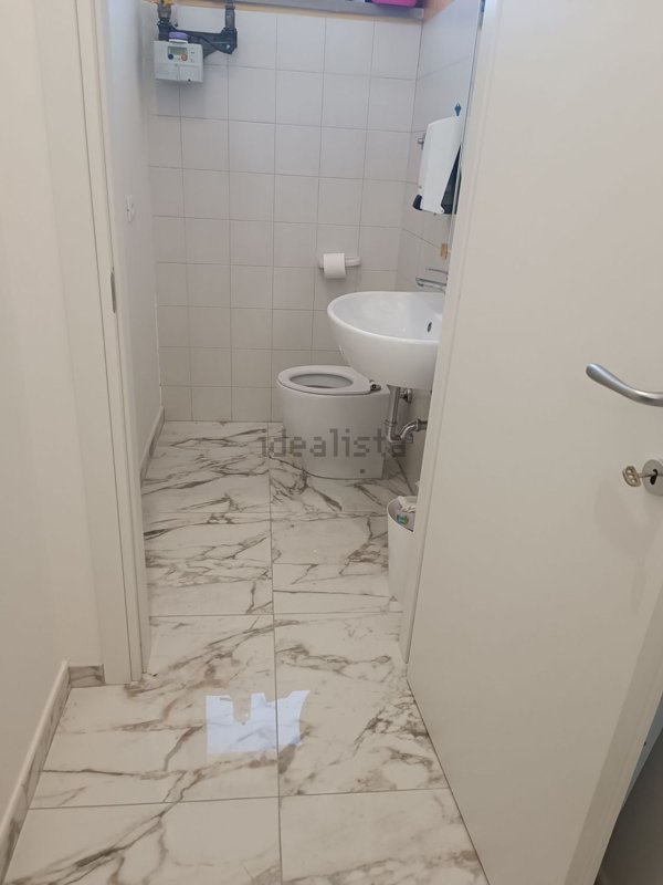 locale commerciale in vendita a Civita Castellana