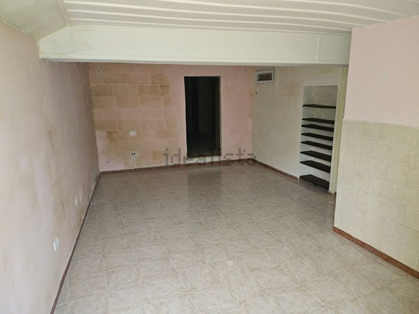 locale di sgombero in vendita a Civita Castellana