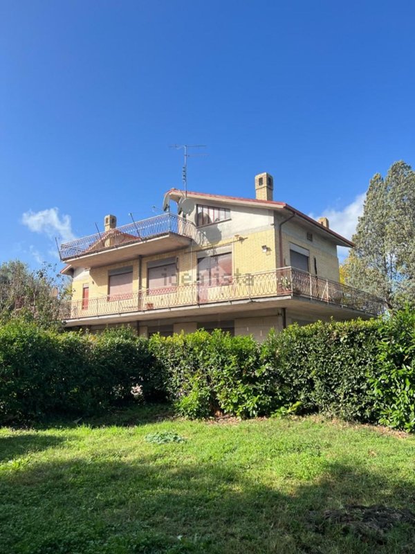 appartamento in vendita a Civita Castellana in zona Sassacci