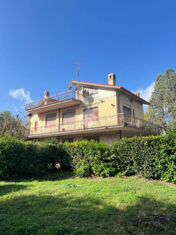 appartamento in vendita a Civita Castellana in zona Sassacci