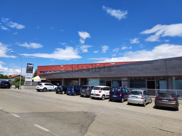 locale commerciale in vendita a Civita Castellana