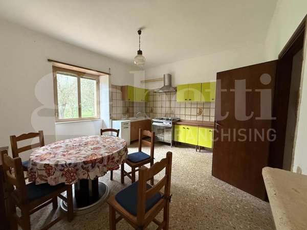 locale di sgombero in vendita a Civita Castellana