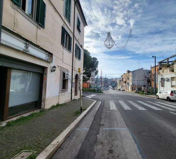 locale commerciale in vendita a Civita Castellana