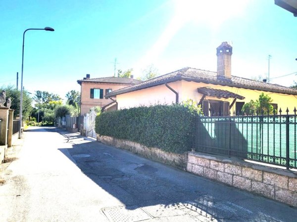 casa indipendente in vendita a Civita Castellana in zona Sassacci