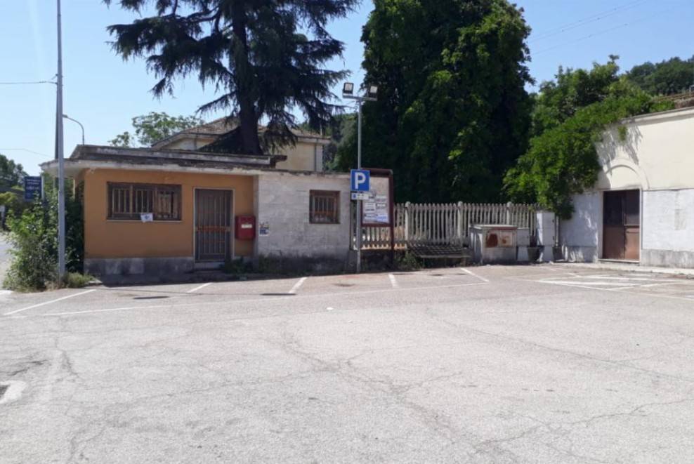 locale commerciale in vendita a Civita Castellana in zona Borghetto