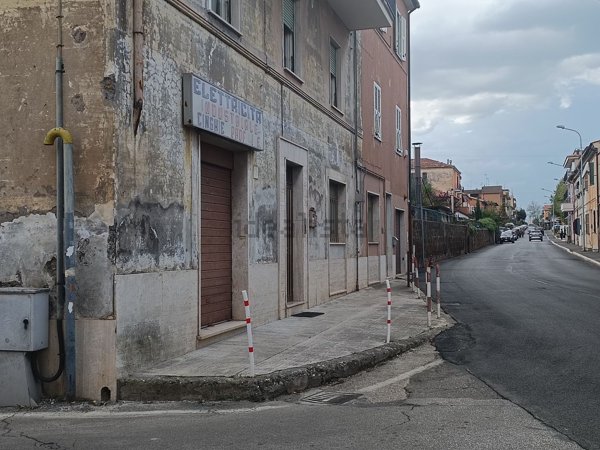 locale di sgombero in vendita a Civita Castellana