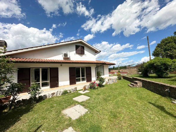 casa indipendente in vendita a Civita Castellana