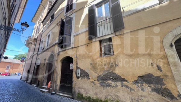 locale di sgombero in vendita a Civita Castellana