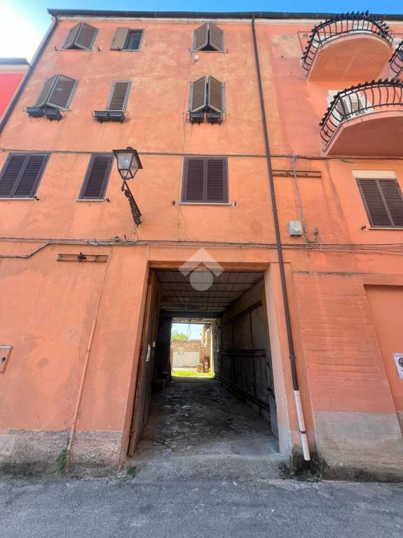 locale di sgombero in vendita a Civita Castellana