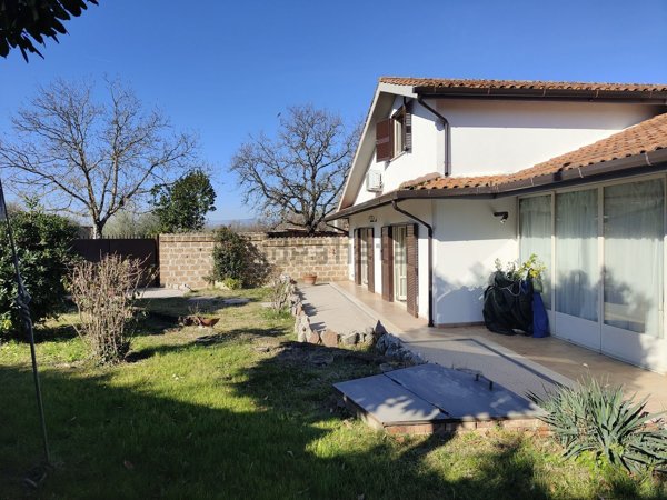 casa indipendente in vendita a Civita Castellana in zona Borghetto