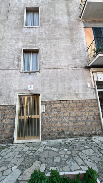 locale di sgombero in vendita a Civita Castellana