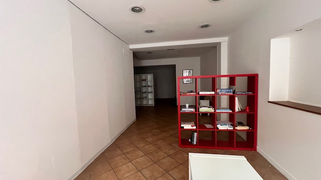 locale commerciale in vendita a Civita Castellana