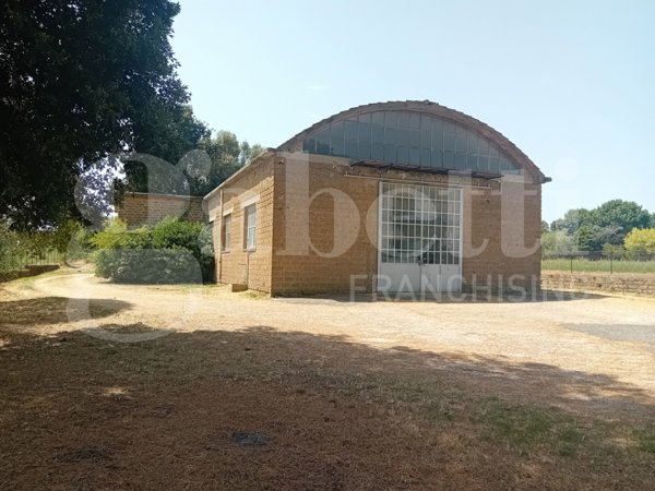 locale commerciale in vendita a Civita Castellana