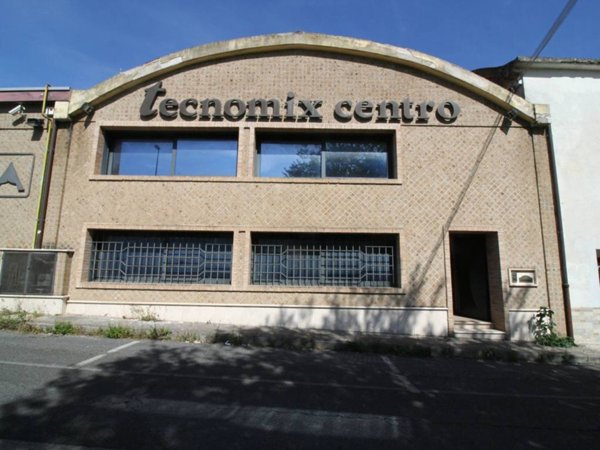 locale commerciale in vendita a Civita Castellana