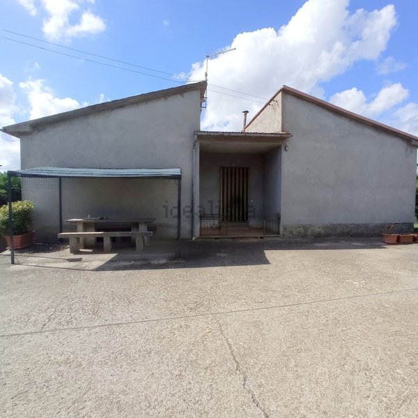 casa indipendente a Civitella d'Agliano in zona San Michele in Teverina