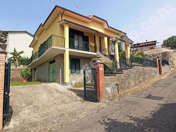 casa indipendente a Civitella d'Agliano in zona San Michele in Teverina