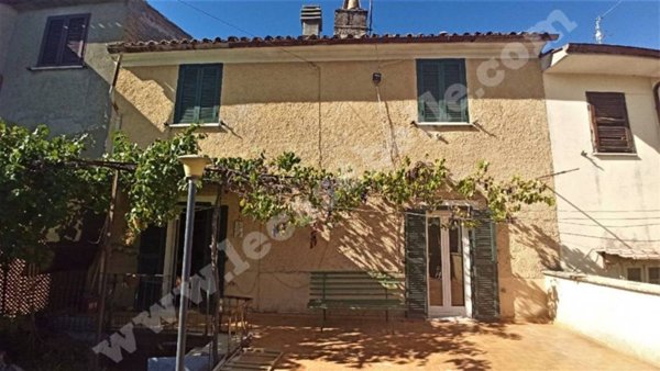casa indipendente a Civitella d'Agliano in zona San Michele in Teverina
