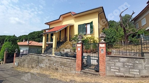 casa indipendente a Civitella d'Agliano in zona San Michele in Teverina