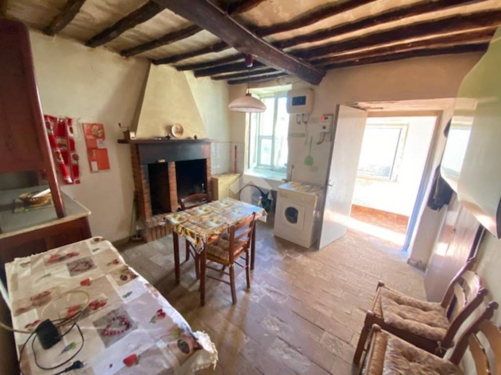 casa indipendente a Civitella d'Agliano in zona San Michele in Teverina