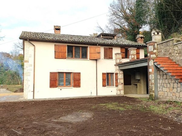 casa indipendente a Civitella d'Agliano in zona San Michele in Teverina