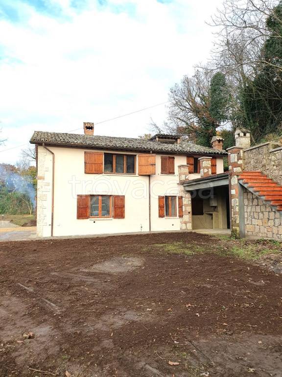 casa indipendente a Civitella d'Agliano in zona San Michele in Teverina