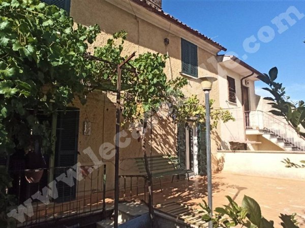 casa indipendente a Civitella d'Agliano in zona San Michele in Teverina
