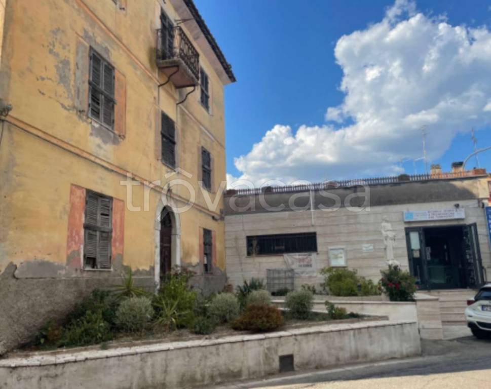 negozio in vendita a Corchiano